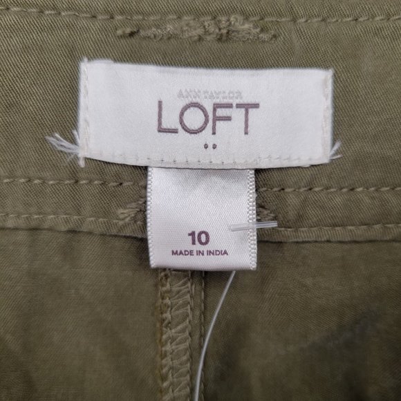 NWT Loft Belted Green Shorts, Size 10 - Picture 3 of 5